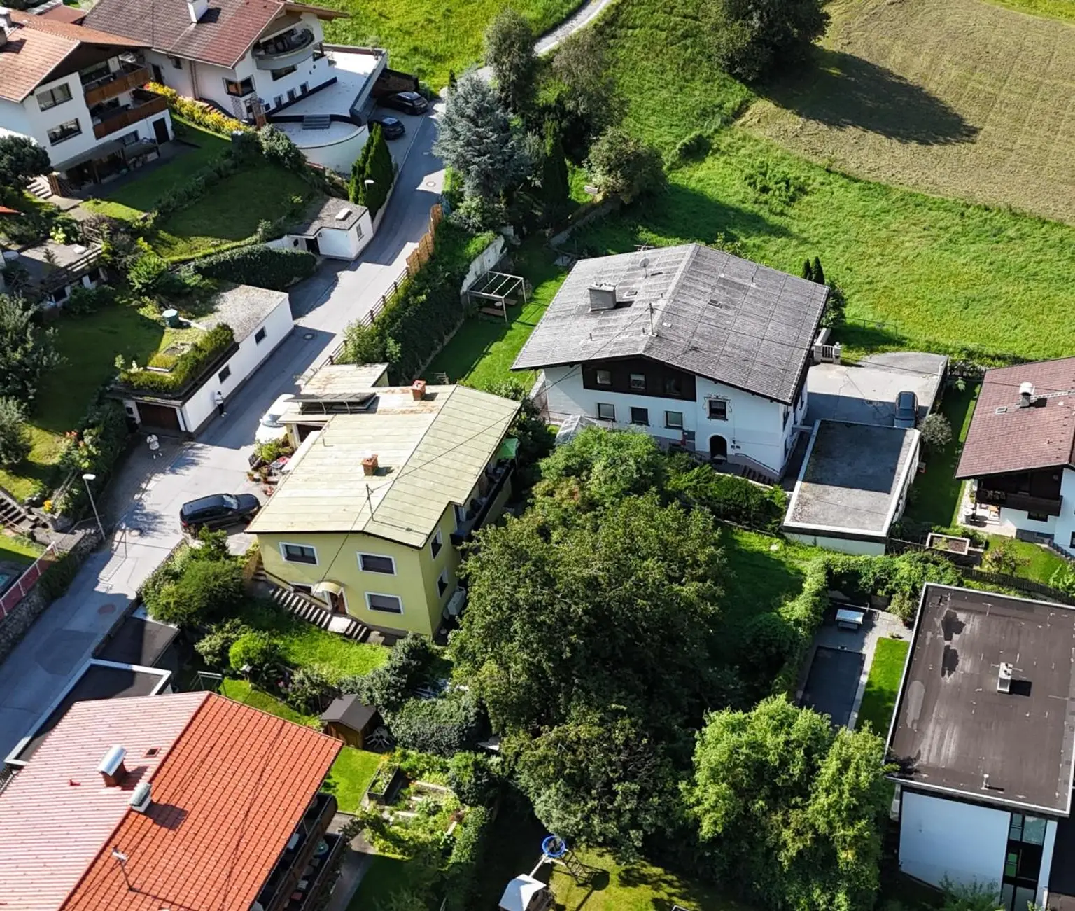 Sensationelle Gelegenheit: 303 m² Baugrund mit Garage in bester Lage von Zams!