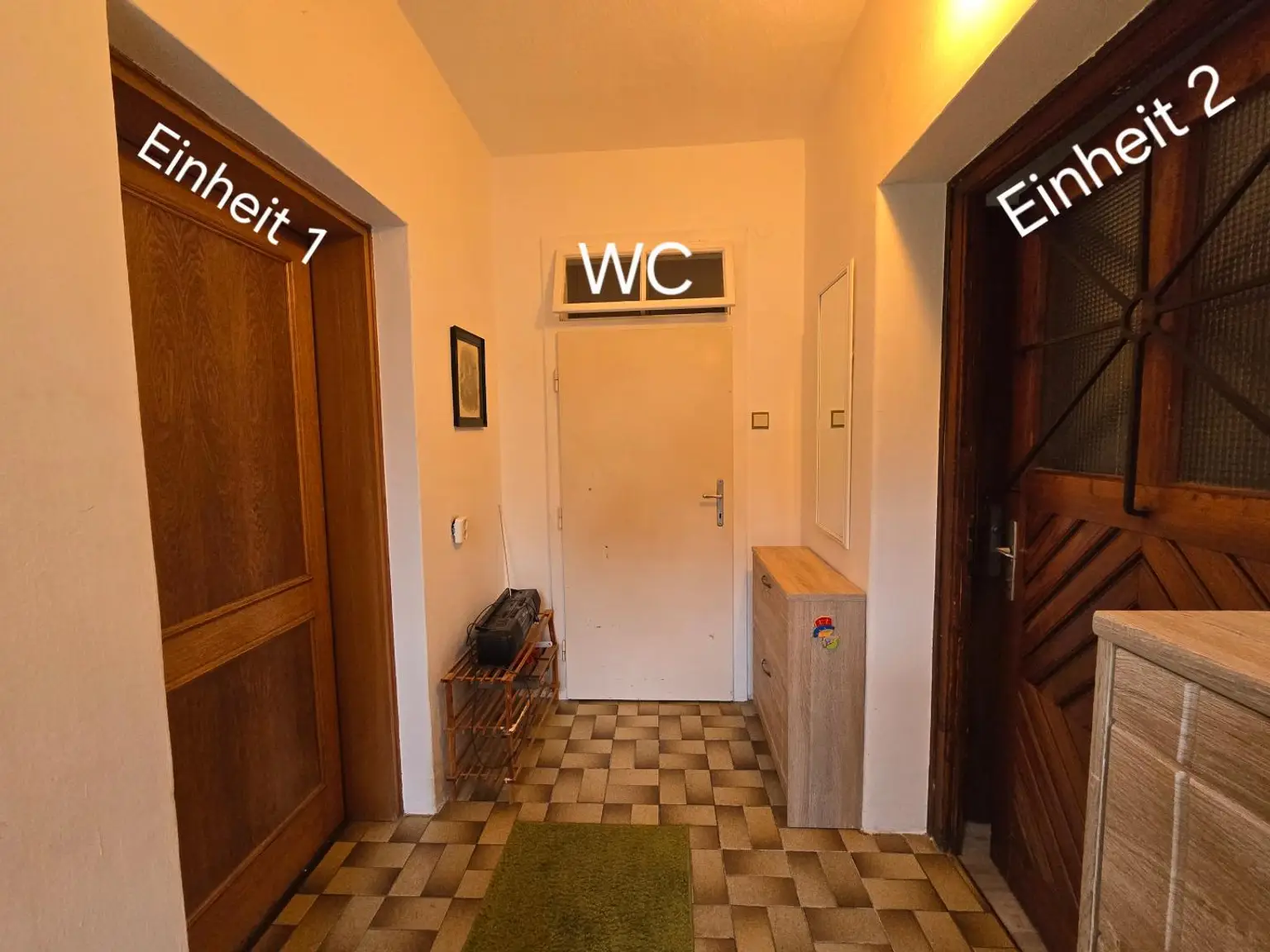 Haus mit zwei Wohneinheiten und Gartenidylle