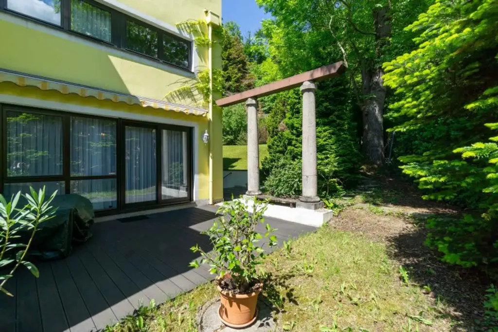 Eckreihenhaus mit Einfamilienhauscharakter in zentrumsnaher Aussichtsslage