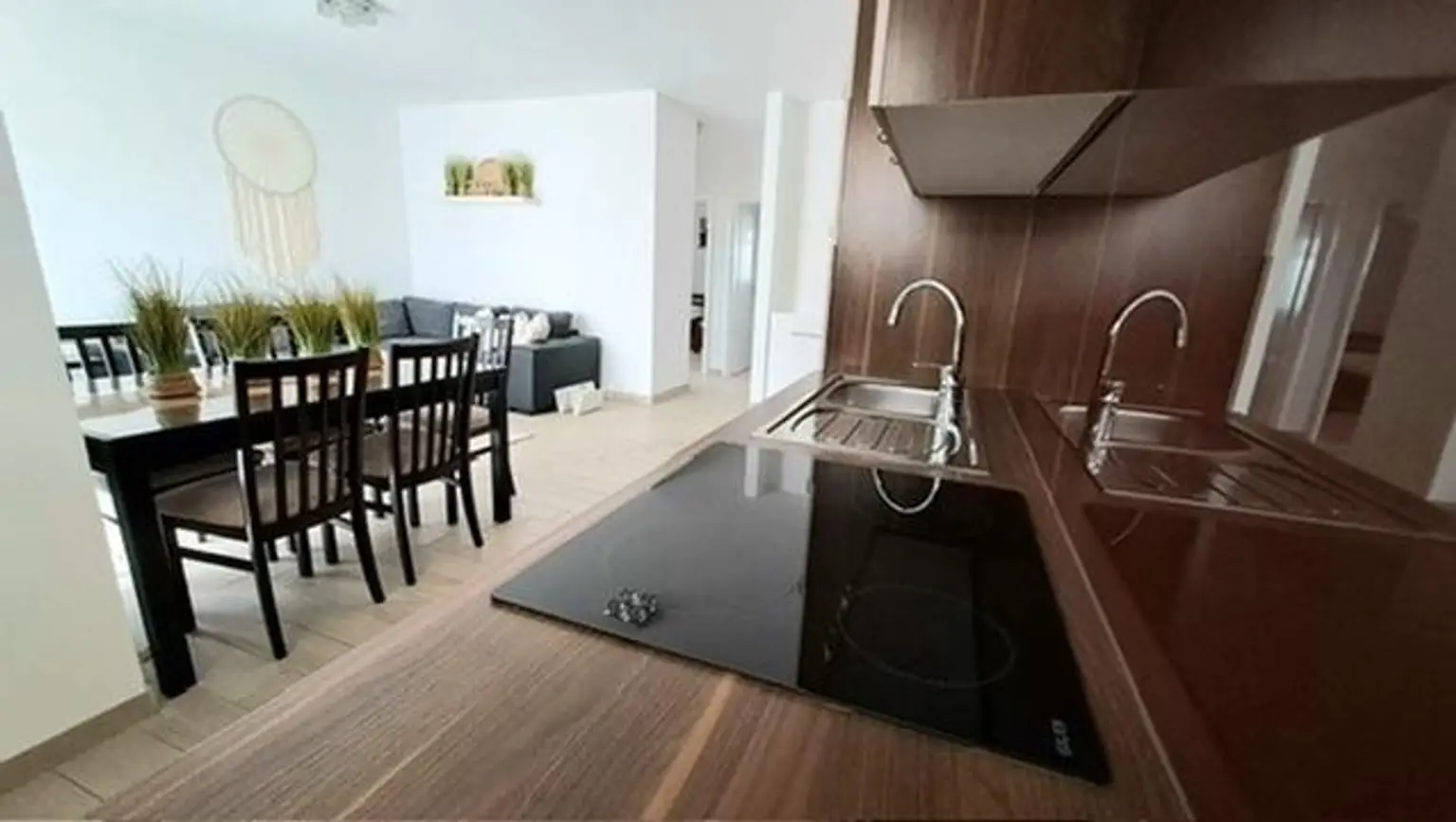 D04AB07E-A4DA-449E-A5F2-D6161588F019_4_5005_c