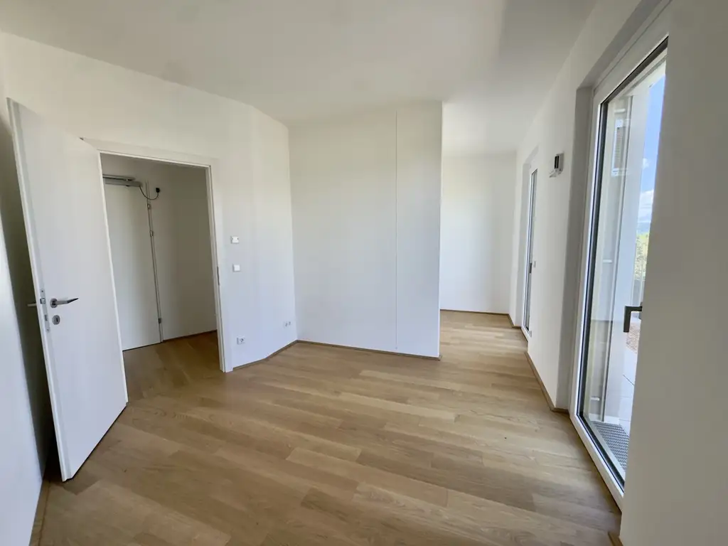 Neu und provisionsfrei! 3 Zimmer Wohnung mit Dachterrasse und Ausblick: Hirschfeld