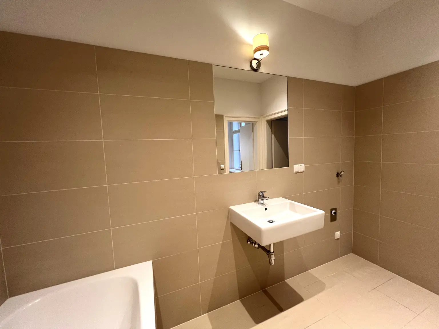 Charmante Altbauwohnung im Herzen Wiens / Charming apartment in an old-style building in the heart of Vienna