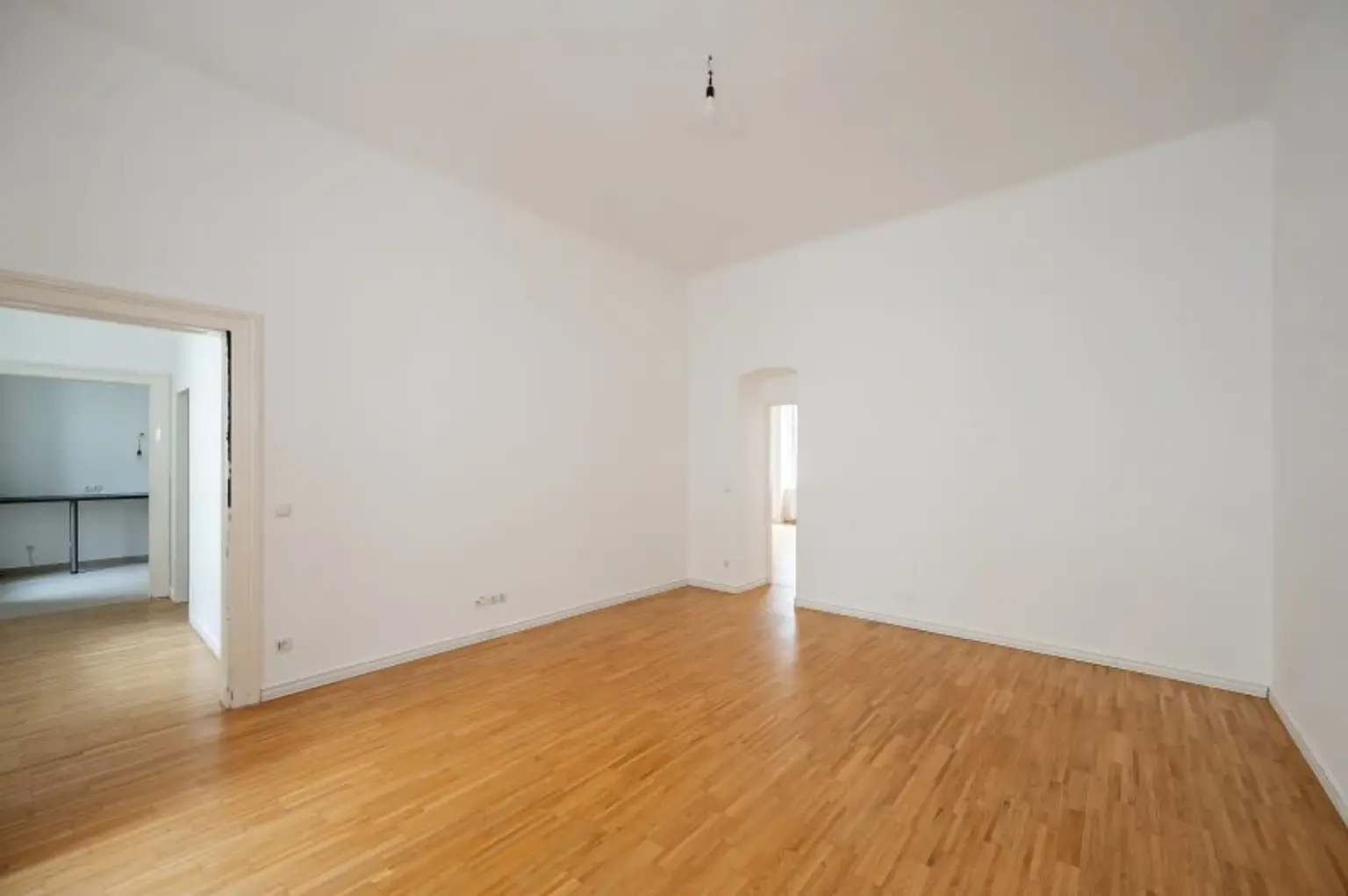 ***NEU*** Fantastische 4 Zimmer Wohnung in repräsentativem Stilaltbau! in TOP-Lage!