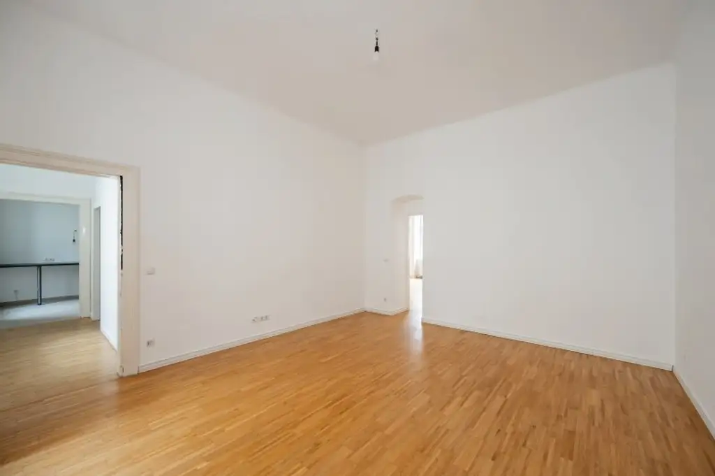 ***NEU*** Fantastische 4 Zimmer Wohnung in repräsentativem Stilaltbau! in TOP-Lage!