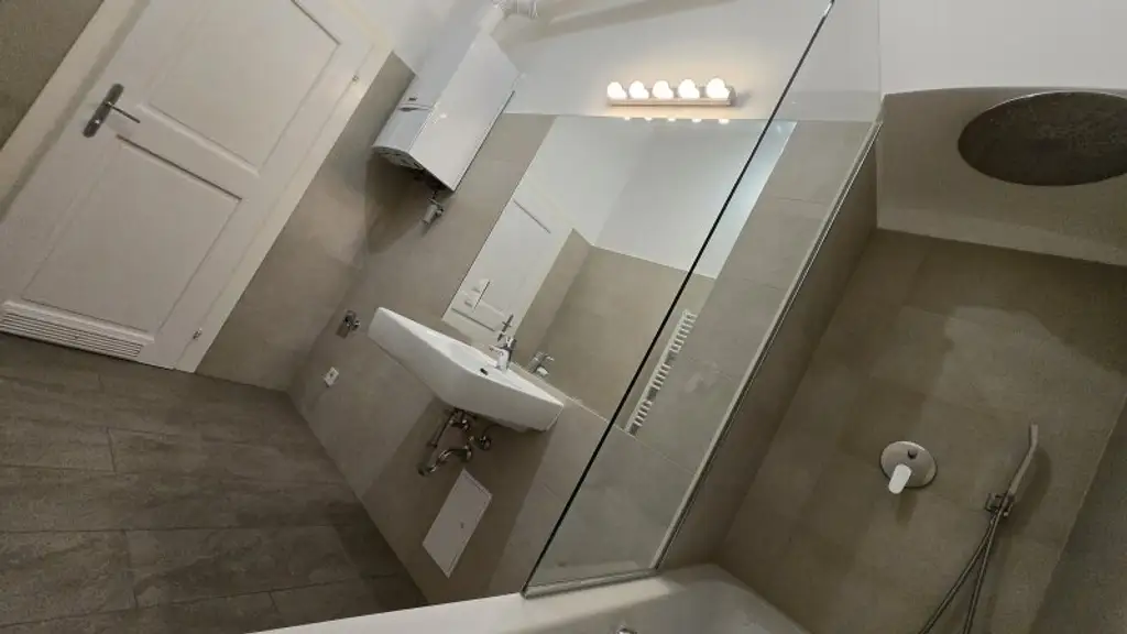 Super zentrale Innenstadtlage - ! ! ! 4.STOCK OHNE LIFT ! ! ! - Top-Zustand und ruhige Innenhofausrichtung