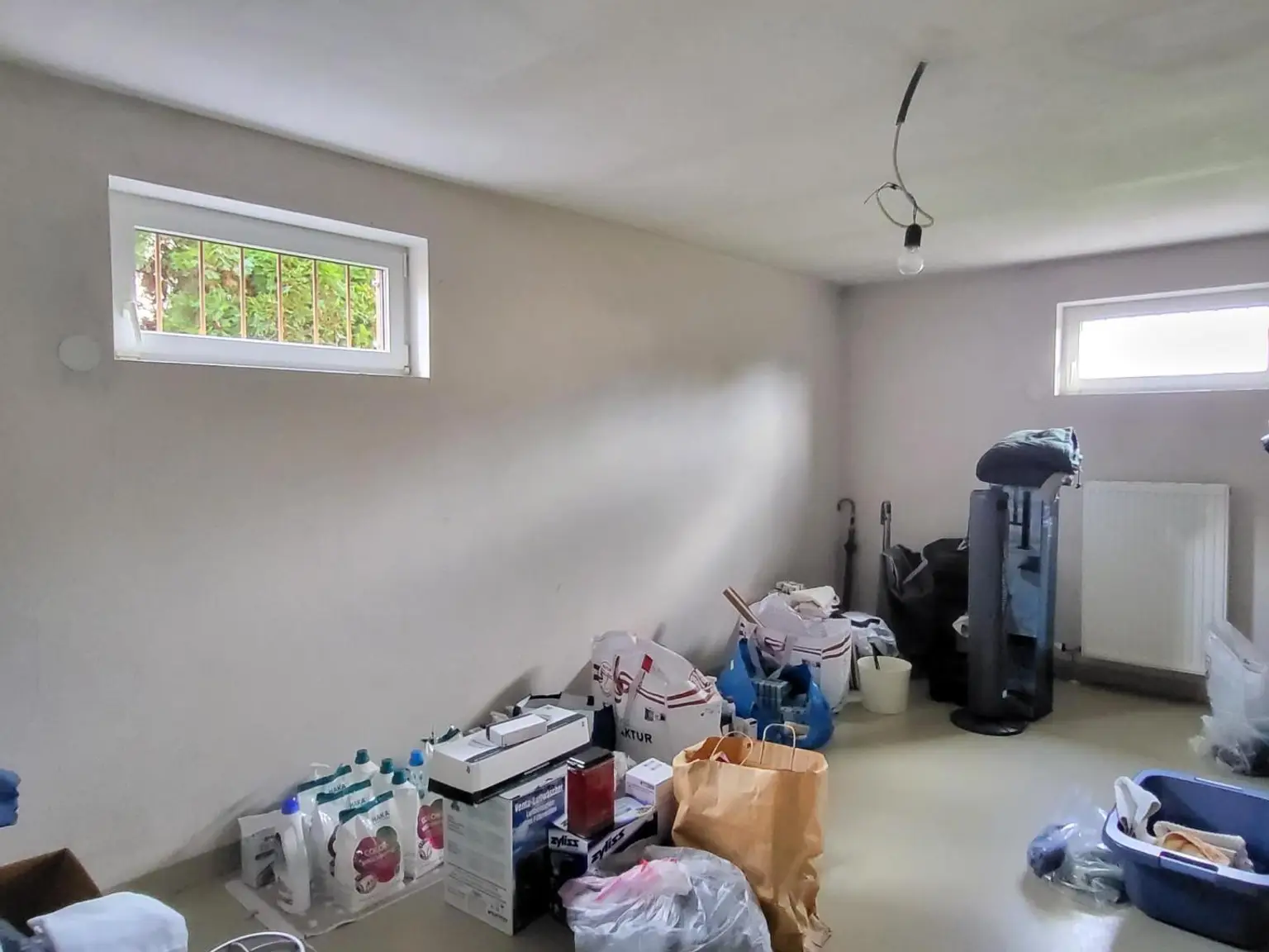 GUT GELEGENES HAUS MIT PFLEGELEICHTEM GARTEN IN BRUNN AM GEBIRGE