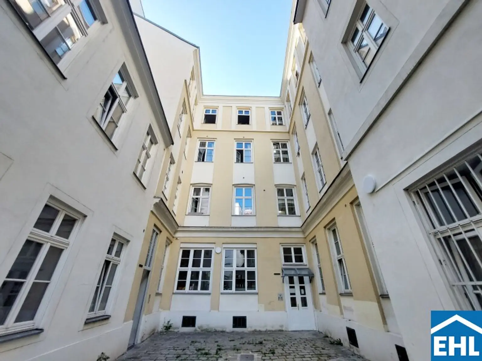 ERSTBEZUG nach Sanierung - WG-Hit mit 6 Zimmer im Karmeliterviertel