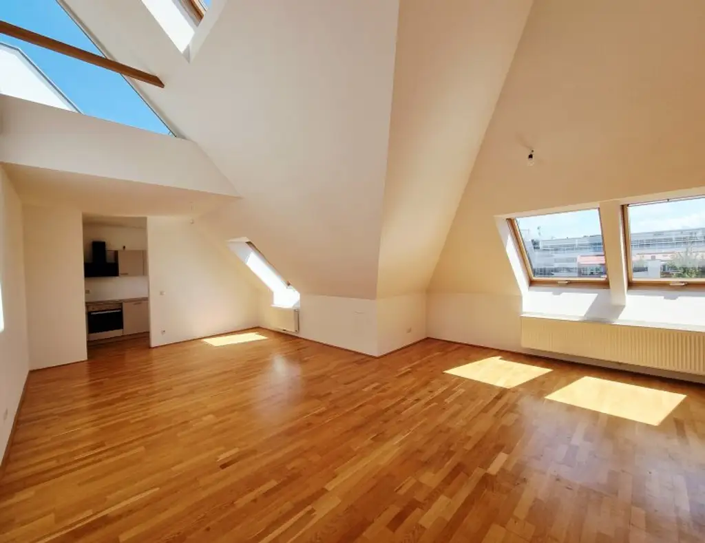 Lichtdurchflutete Maisonette mit Dachterrasse & Klimaanlage – wohnen zwischen Landhausviertel & Promenade
