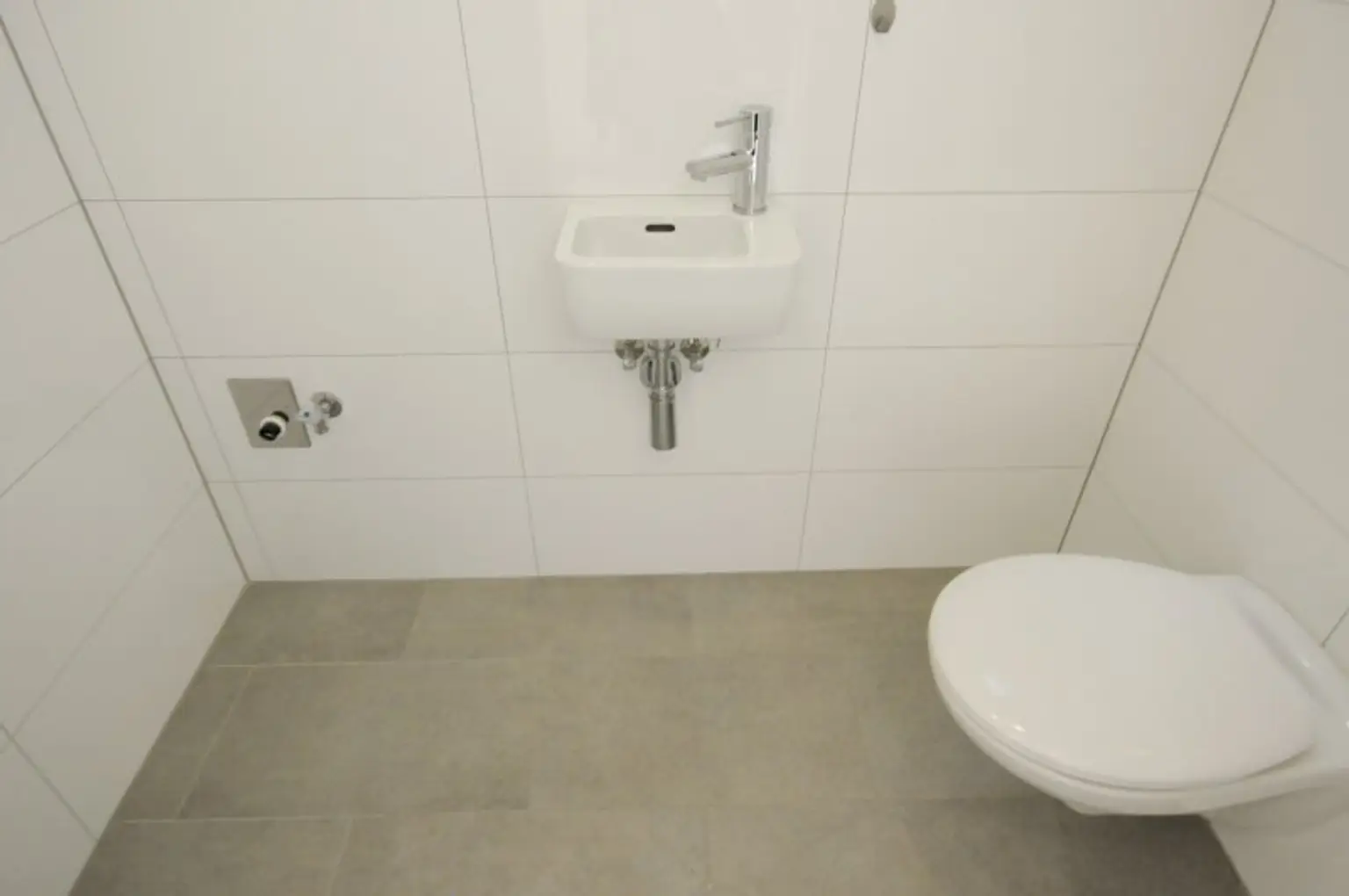 GROSSZÜGIG GESCHNITTENER 2-ZIMMER-ALTBAU IN TOLLER LAGE