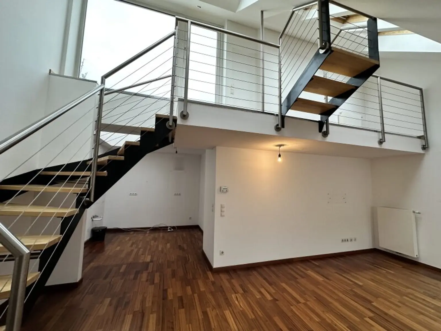 Maisonette mit 3 Zimmer + Galerie und Dachterrasse in 1070 Wien