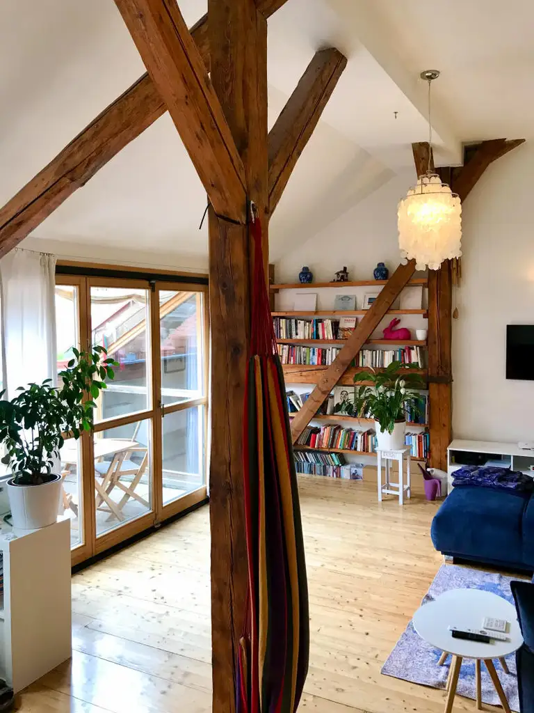 Charmante 3-Zimmer-Dachgeschosswohnung mit Lift am Opernring – Urbanes Wohnen im Herzen von Graz