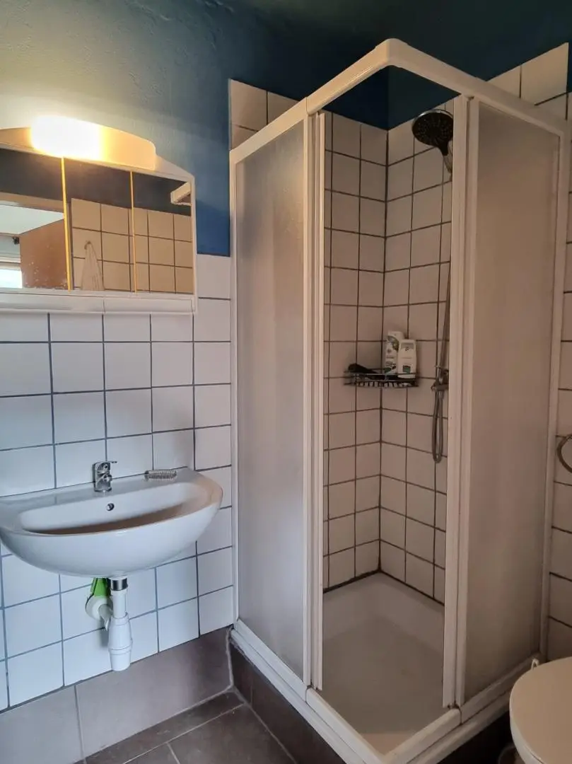GERÄUMIGES EIN / ZWEIFAMILIENHAUS IN SONNIGER LAGE