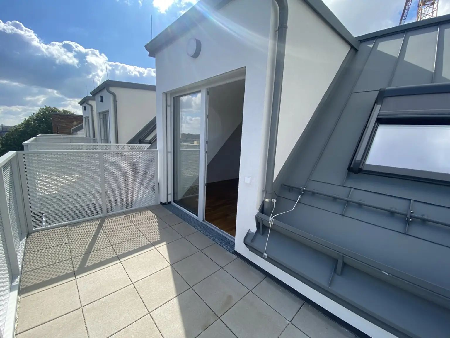 2 Zimmer + Balkon - 1 bedroom apartment + balcony  ERSTBEZUG =Das Laurenz= Top Weitblick Wohnung U3