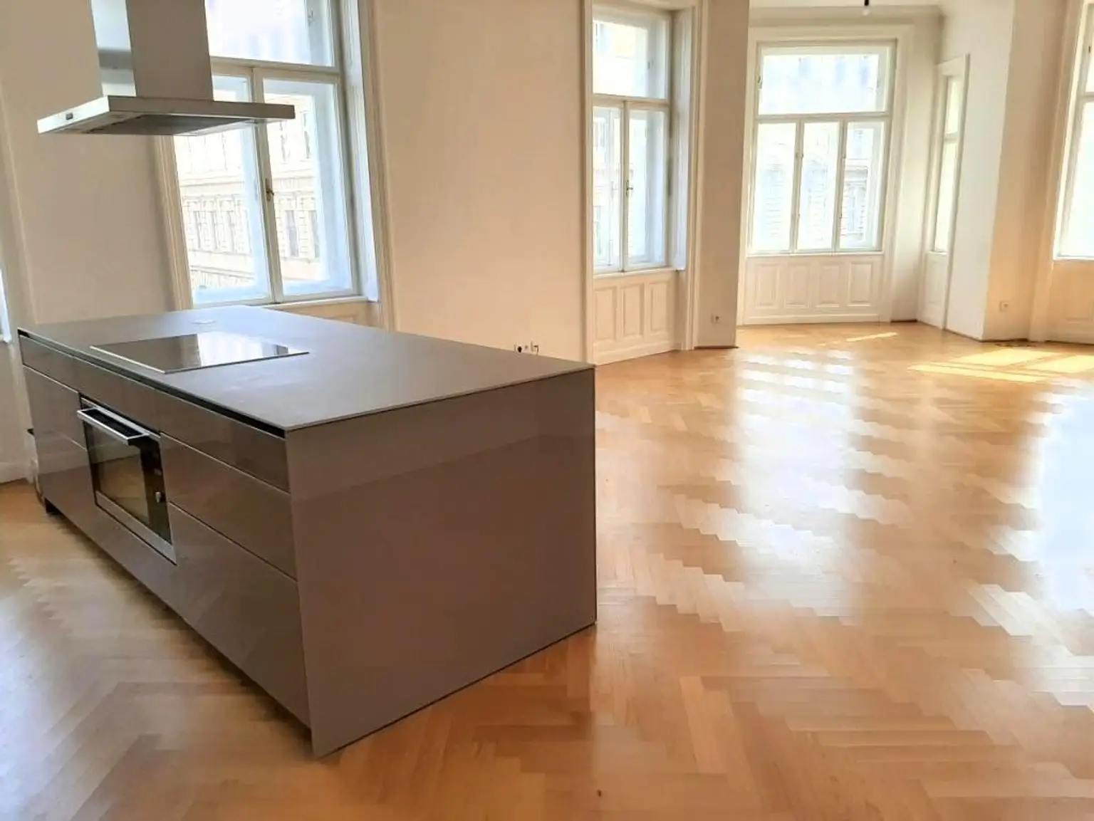 Büro - LOFTARTIG - sonnig - zentral - U1 - TOP AUSSTATTUNG - TOP Gebäude