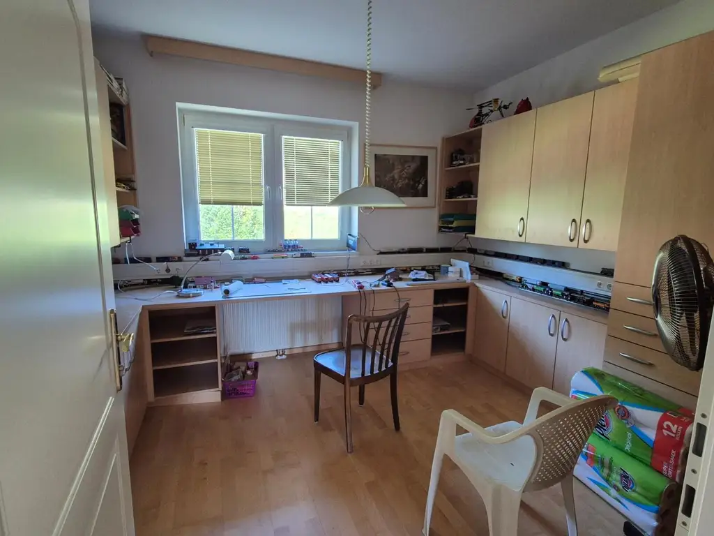 ZWEIFAMILIENHAUS IN ERHÖHTER GRÜNRUHELAGE MIT AUSBLICK