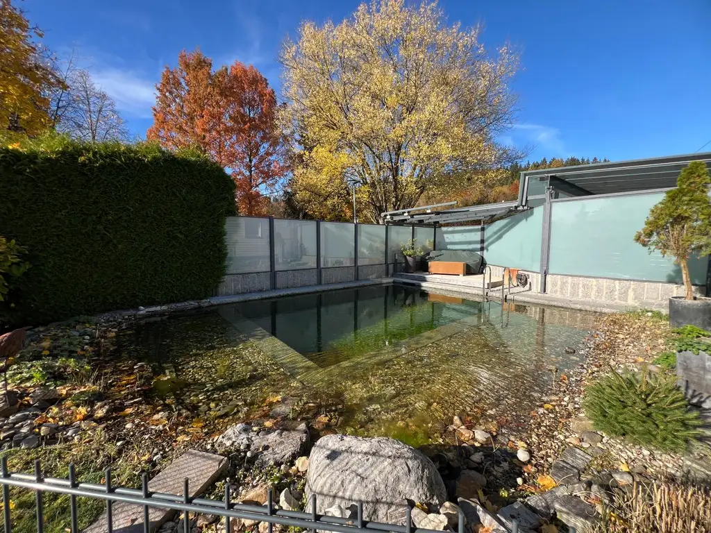 Leistbarer Wohntraum für 2 Familien mit XXL-Wintergarten, bombastischer Dachterrasse, großzügiger Gartenoase, Schwimmteich, Garage & Doppelcarport