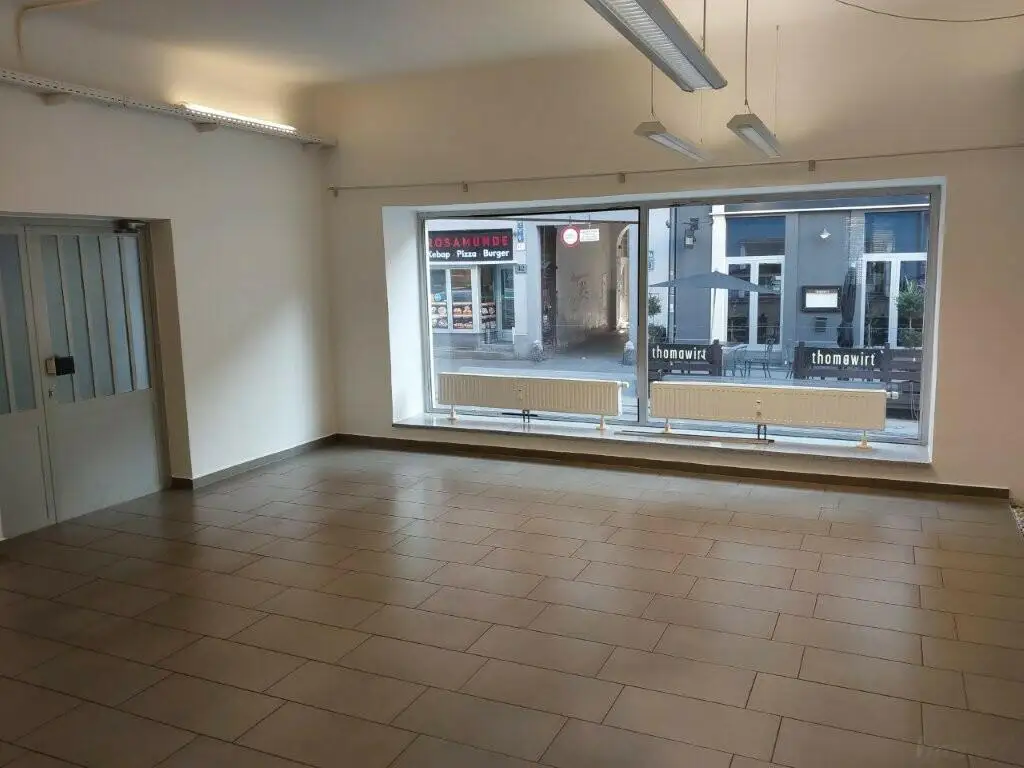 Vielseitige Geschäftsräumlichkeiten in der Leonhardstraße für Ärzte/Therapeuten, Verkauf, Büro zu vermieten!