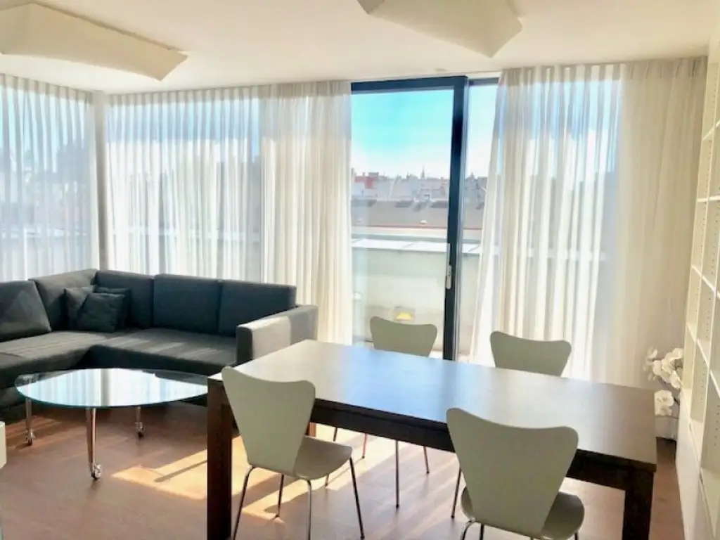 MIETWOHNUNG-INNENSTÄDTISCHE & EXQUISITE - PENTHOUSE- WOHNUNG-OHNE DACHSCHRÄGEN! mit 2,5-Zimmern in Top Lage - NASCHMARKT - 1060 WIEN!