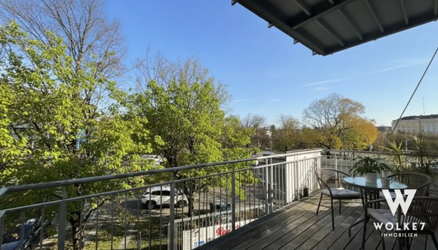 Sanierte 3-Zimmer-Altbauwohnung mit ca. 13,5 m² Balkon I bezugsfertig