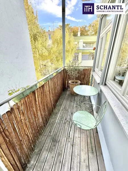 Zeitlose Eleganz trifft modernen Wohnkomfort – stilvoll sanierte 3,5-Zimmer-Altbauwohnung mit Designküche, zwei Außenflächen & Toplage nahe dem Türkenschanzpark