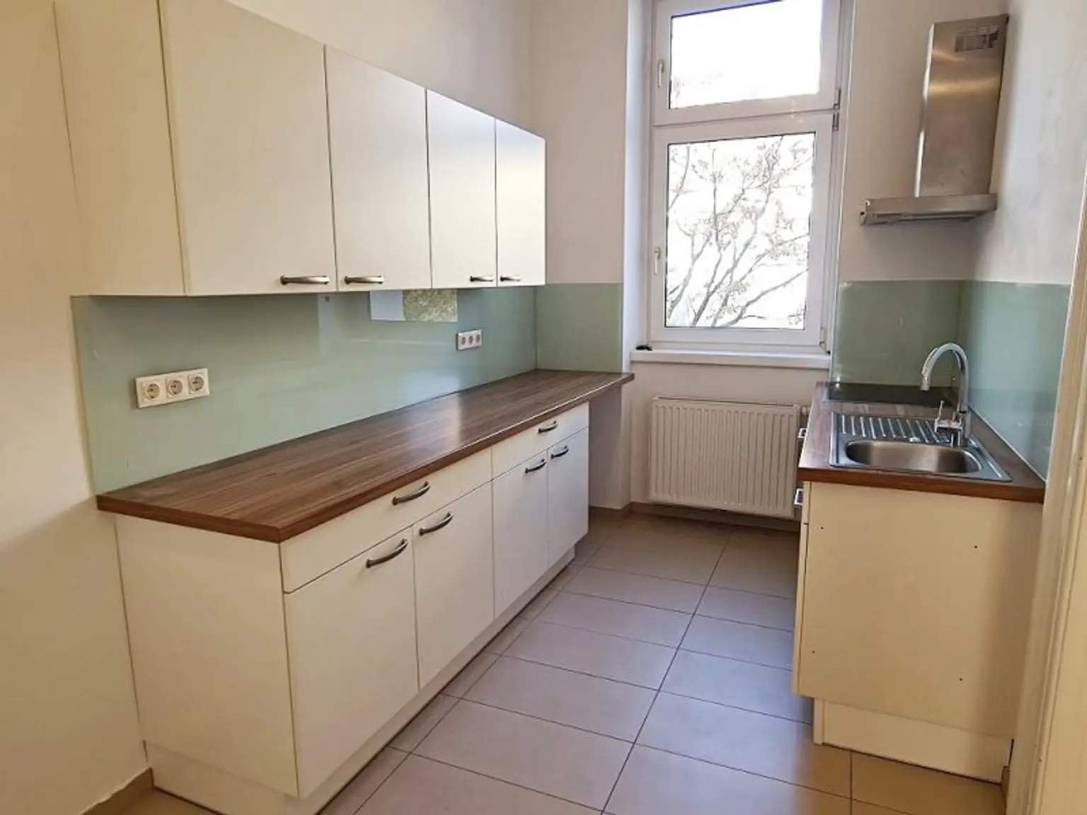 ROCHUSMARKT-NÄHE, sonnige 103 m2 Altbau, 3 Zimmer, WG-geeignet, Küche, Wannenbad, Parketten, Geusaugasse