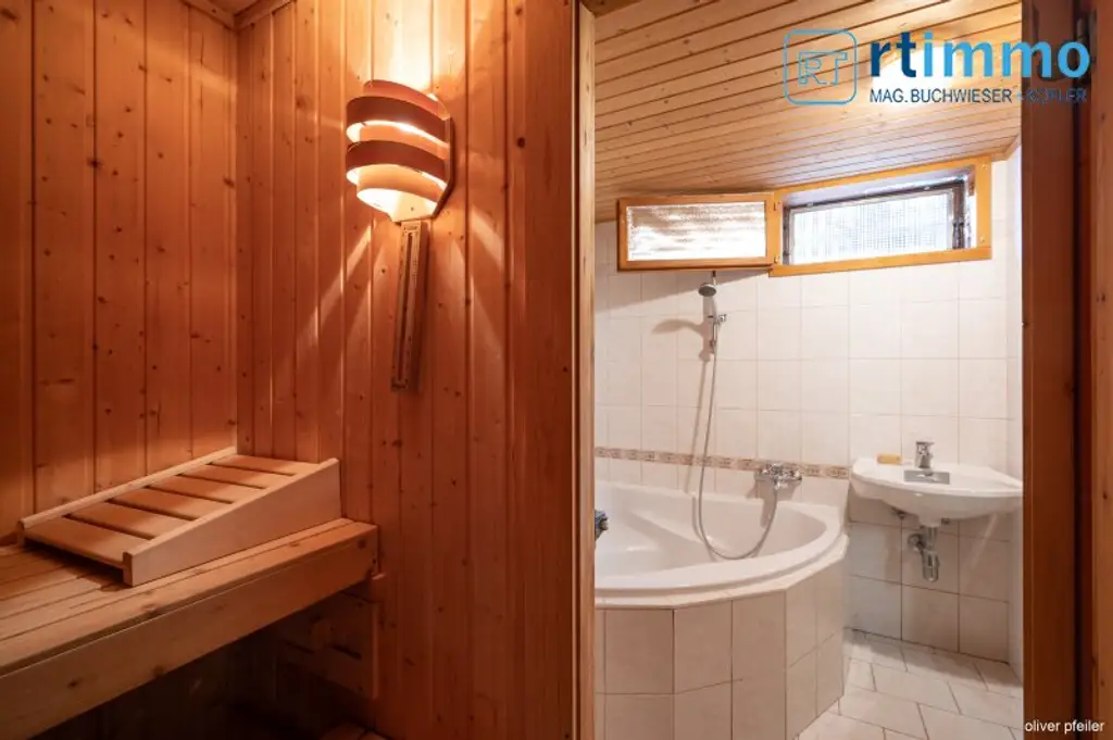 LIEBEVOLL GEPFLEGTES TRAUMHAUS AM SEE MIT KAMIN; SEETERRASSE, SOMMERHÄUSCHEN AM WASSERUND GARAGE