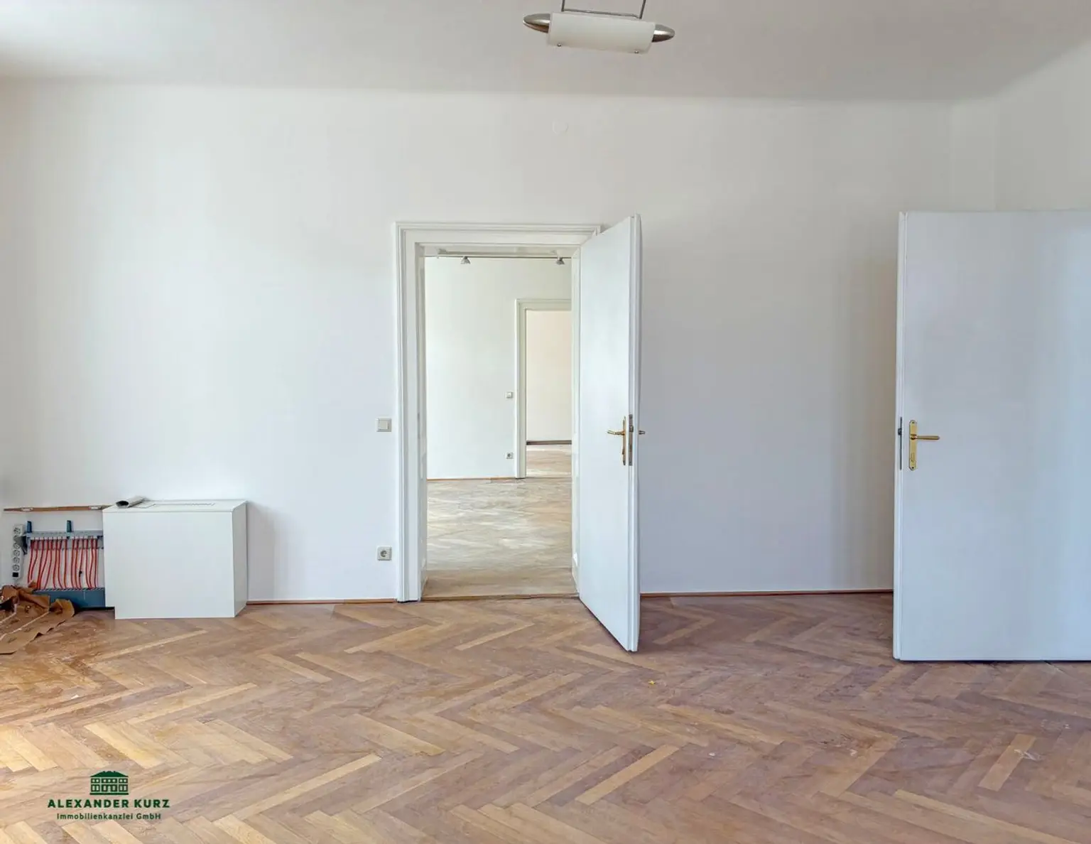 Büro mit Flair und Balkon im Adräviertel