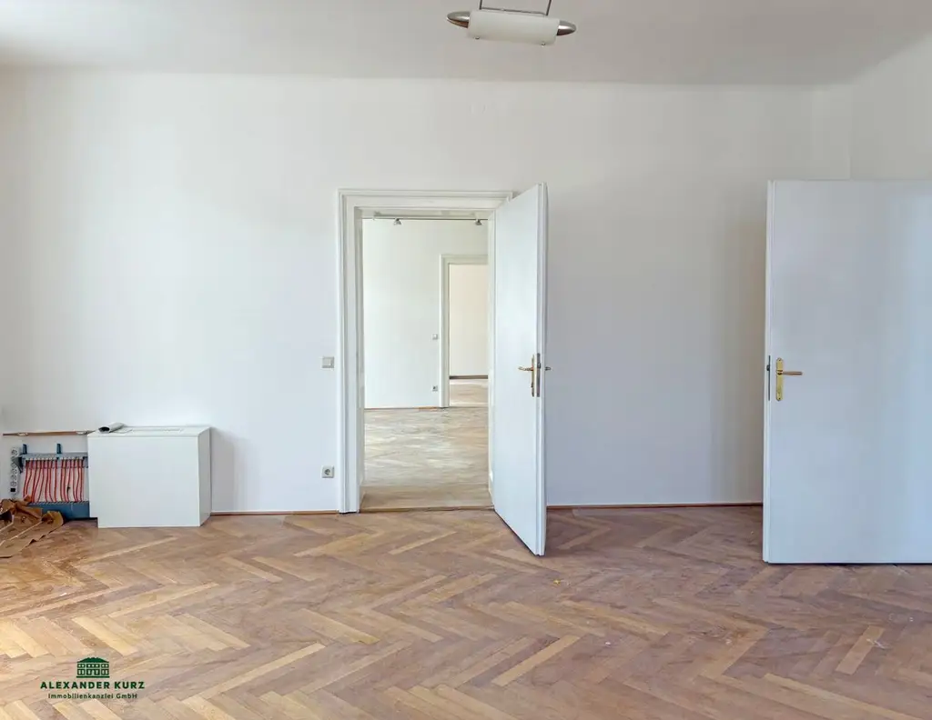 Büro mit Flair und Balkon im Adräviertel