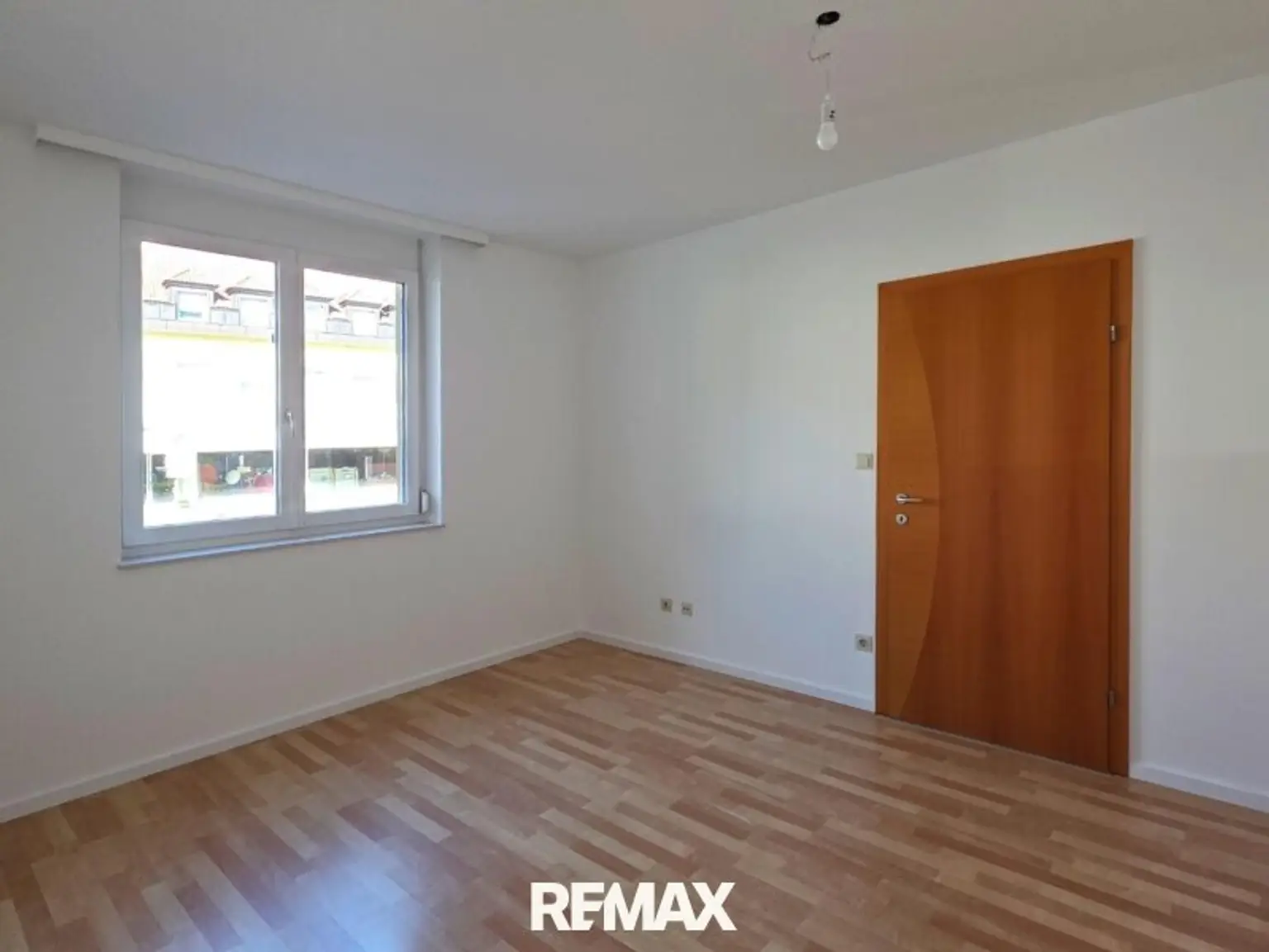 6 2000 ETW Schlafzimmer