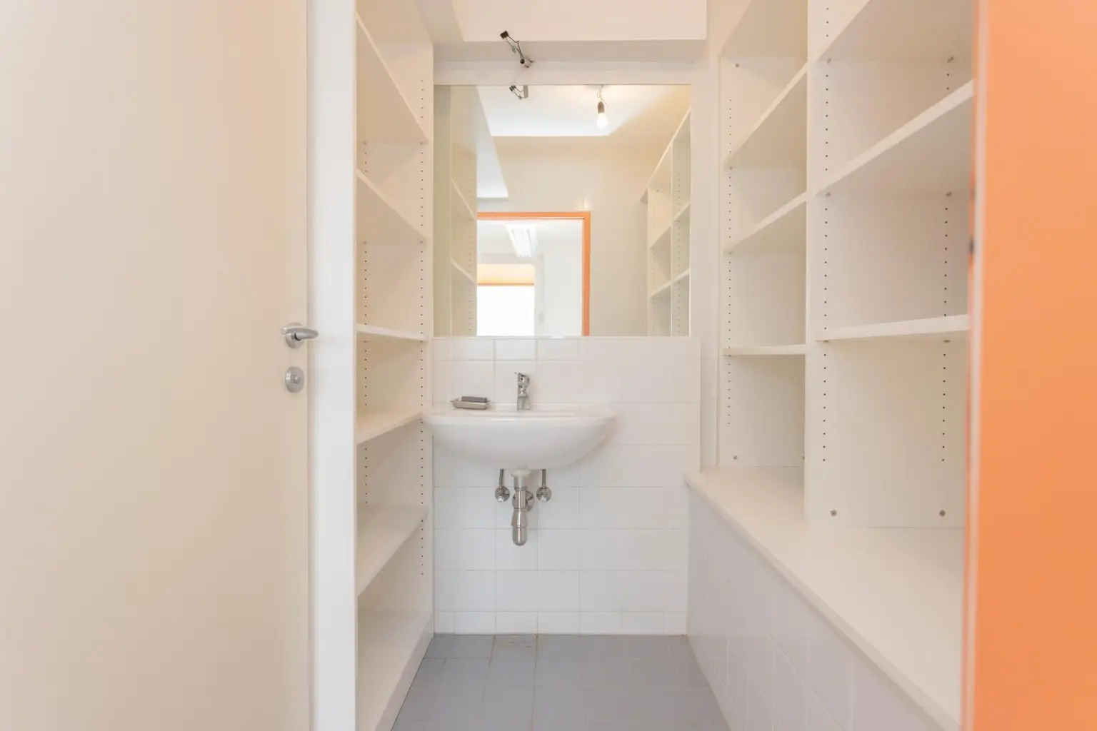 Vielfältig nutzbar: 2-Zimmer Erdgeschosswohnung oder Büro in bester Lage 22. Bezirk