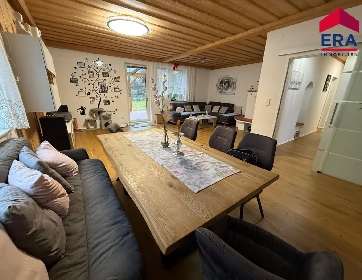 Ladendorf KAUF - Exklusives Zweifamilienhaus mit großem Garten