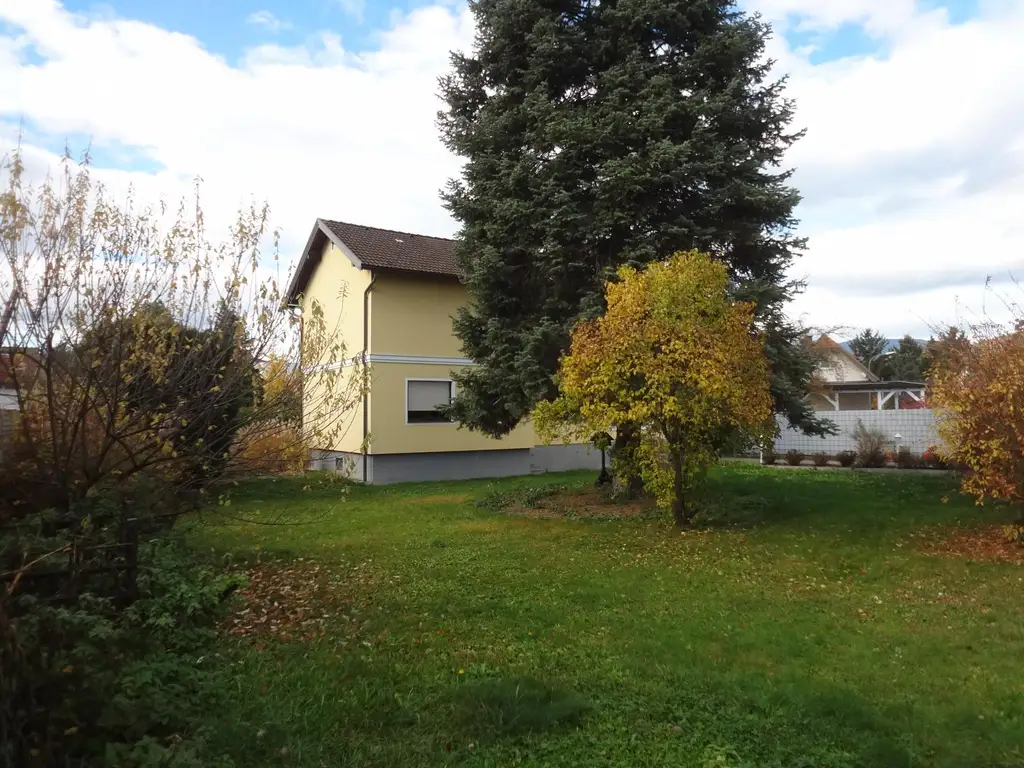 GEDIEGENES HAUS MIT ZWEI WOHNEINHEITEN UND GROSSEM GARTEN!