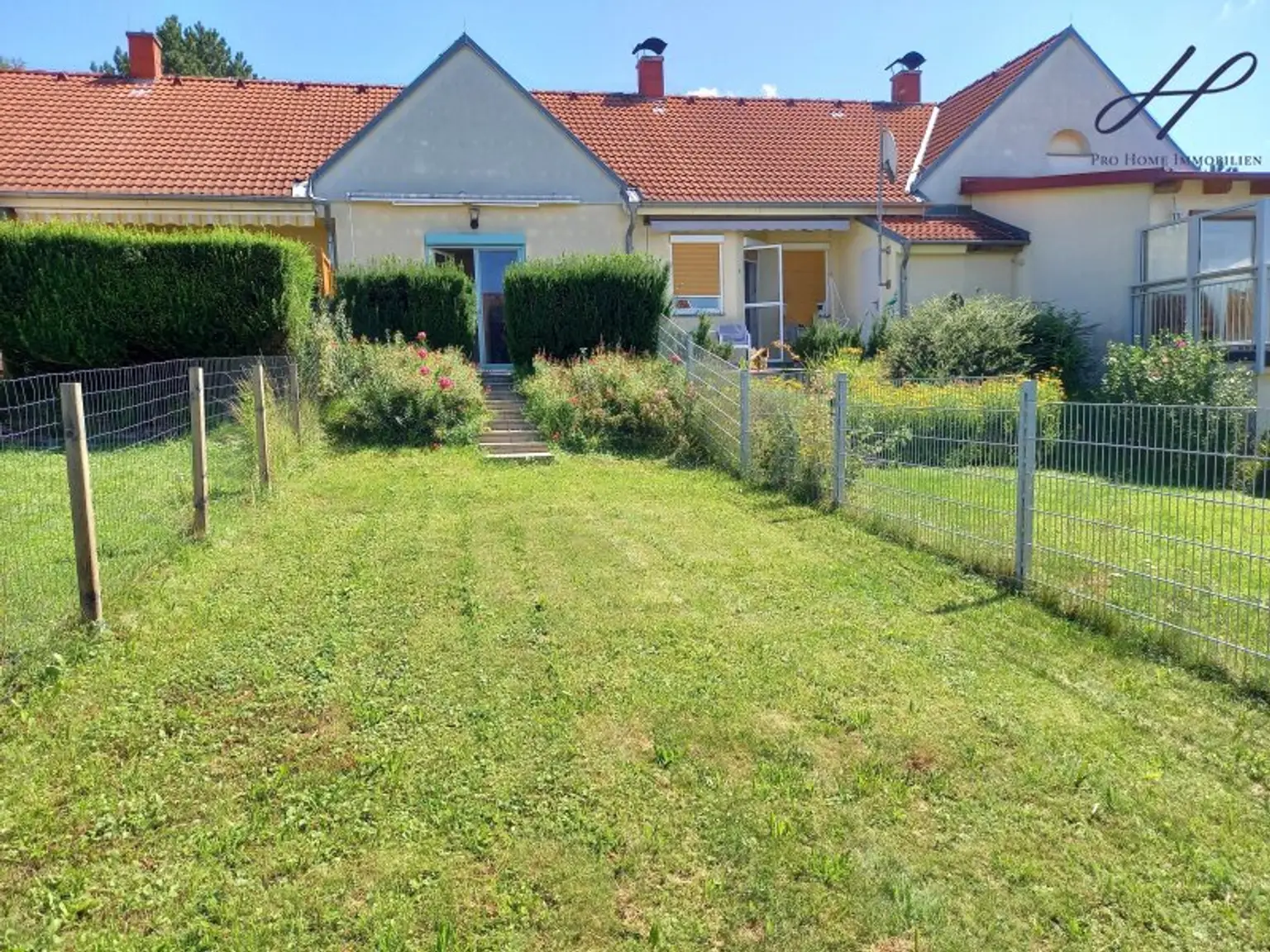 sonnige kleine Wohnung mit Garten