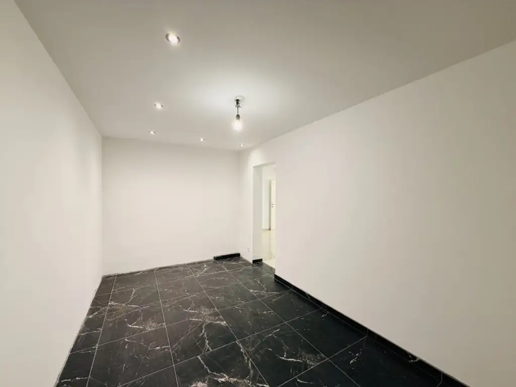 3 Wohnebenen - Kleingartenhaus mit Terrasse und Pool