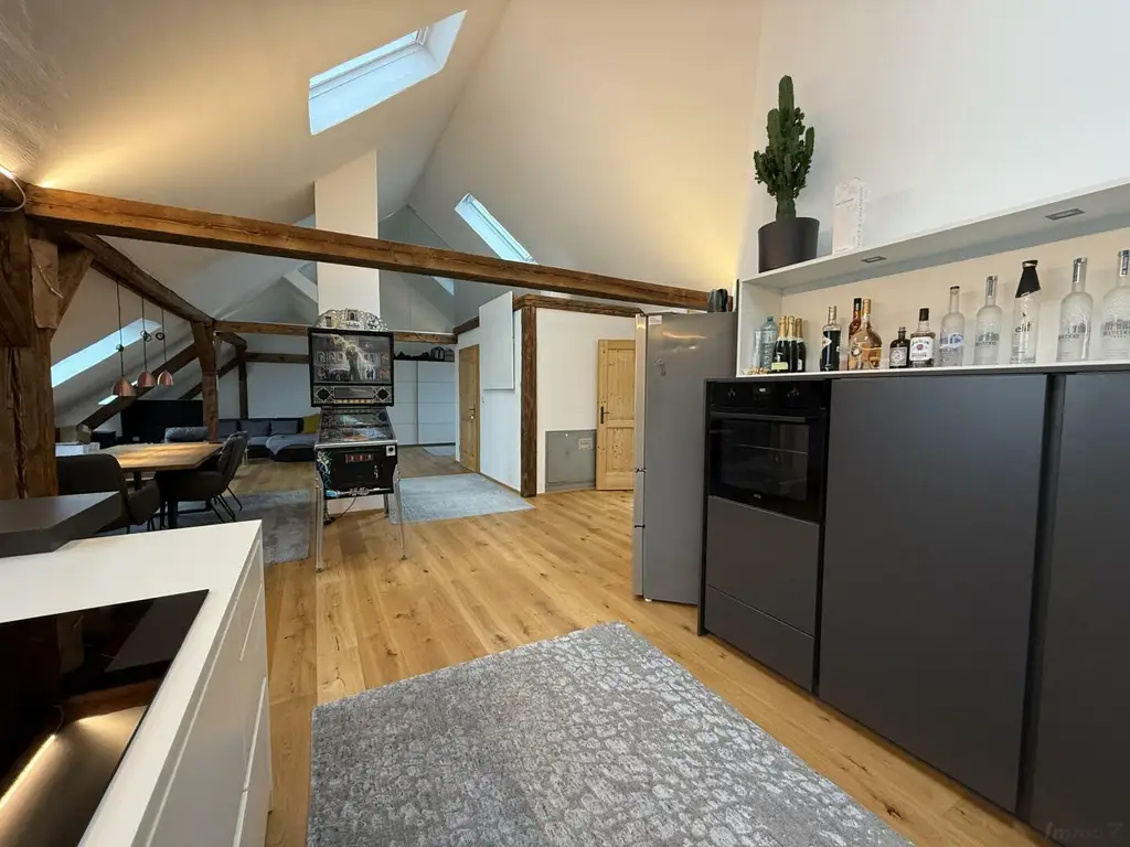 Seltene Gelegenheit! Hochwertige, offen geschnittene Wohnung mit Uhrturm-Blick