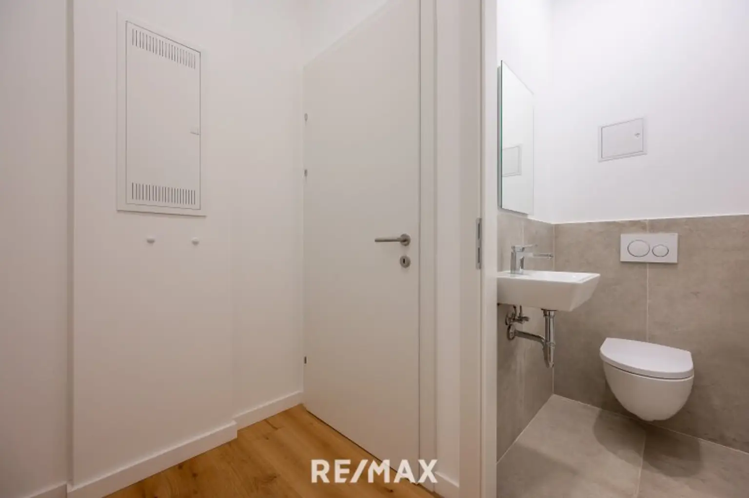 Vorraum | WC mit Gästewaschbecken