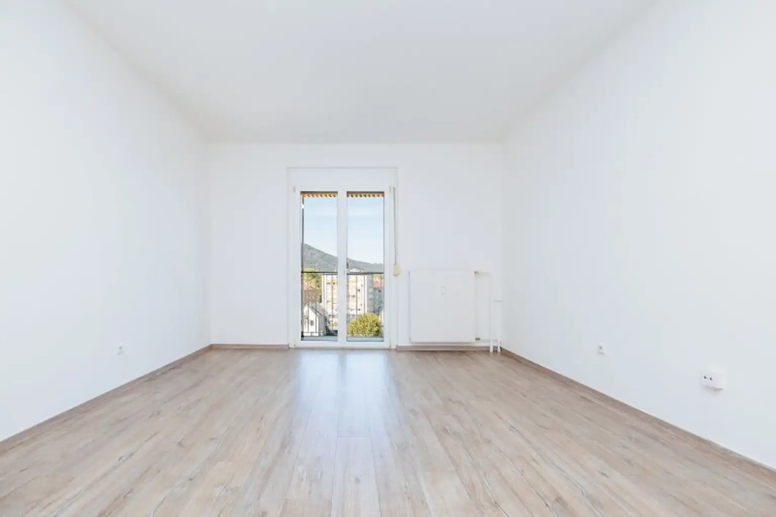 TOP DEAL I WESTBALKON I BADEWANNE I MODERNISIERT I SMARTE RAUMAUFTEILUNG I HAUSTIERE ERLAUBT I RUHIGE LAGE I 6. STOCK MIT LIFT I PROJEKT WOHNEN