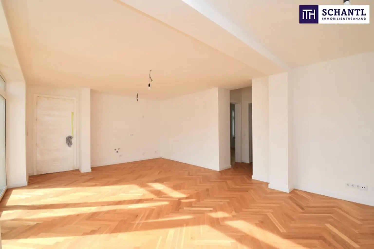 ++ SUNNY SIDE UP ++ Exklusive Familienwohnung im Dachgeschoß eines revitalisierten Gründerzeithauses + sonnige Freifläche
