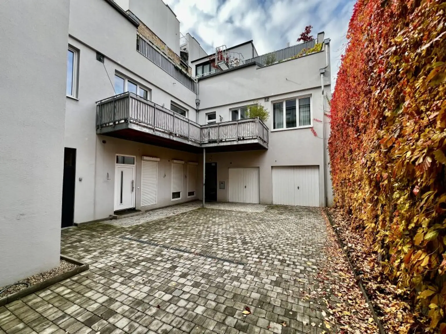 Hideaway im Innenhof - Großartige, vollmöblierte 2-Zimmer-Wohnung in klassischem Gründerzeithaus in U-Bahn-Nähe