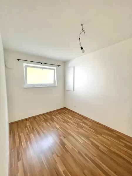 Charmante 2-Zimmer-Wohnung mit Terrasse und Garten, sowie zwei Aussenstellplätze