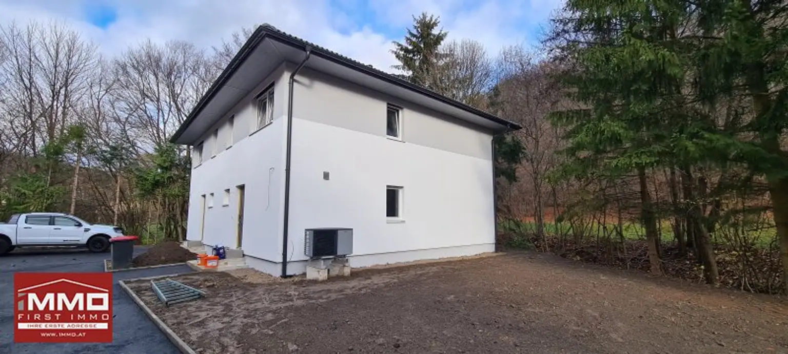 ***ERSTBEZUGS-DOPPELHAUSHÄLFTE DIREKT AM WASSER MIT SÜD-GARTEN!***