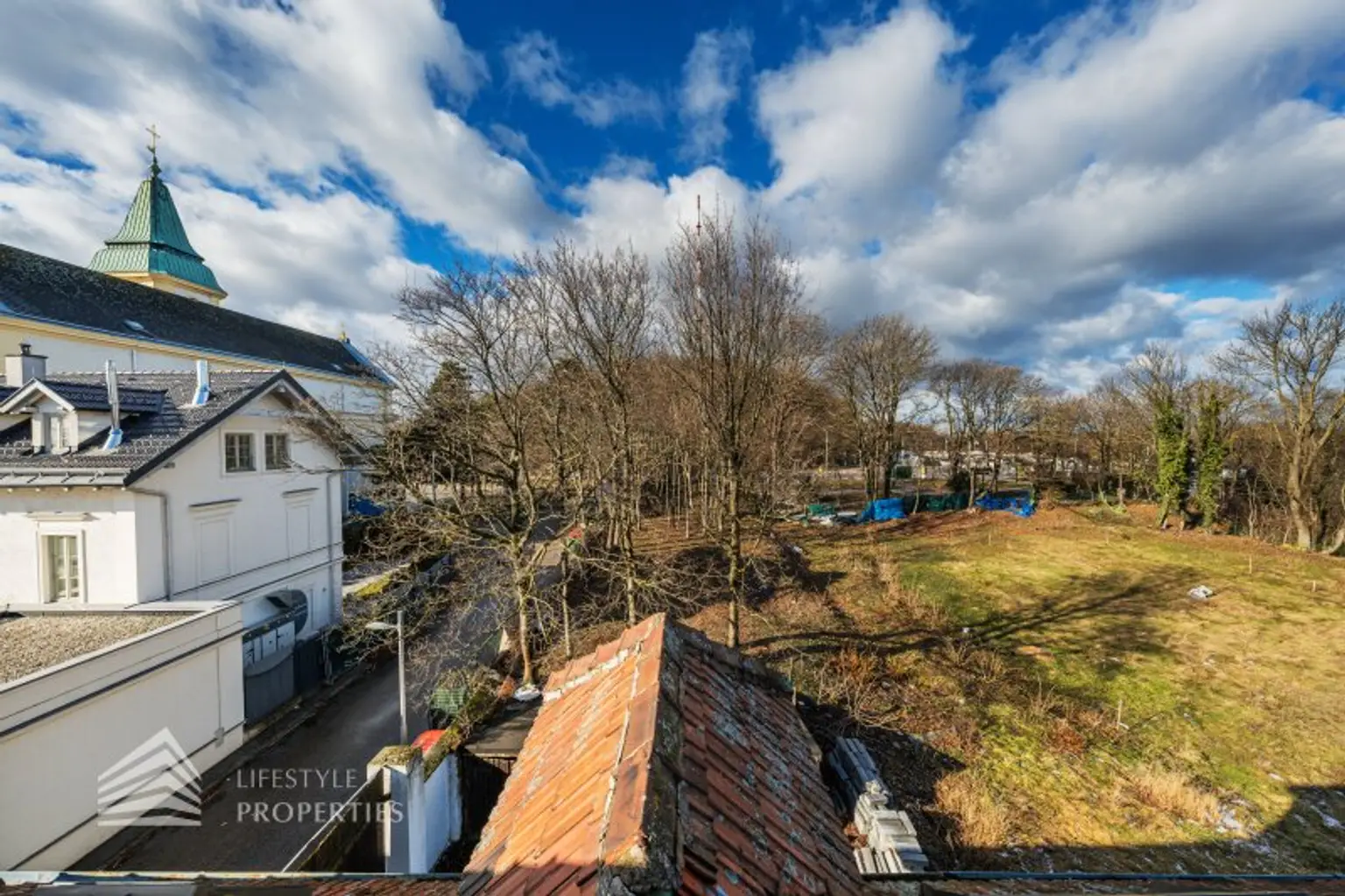 Exklusives Baugrundstück in einzigartiger Lage mit Einreichplanung!