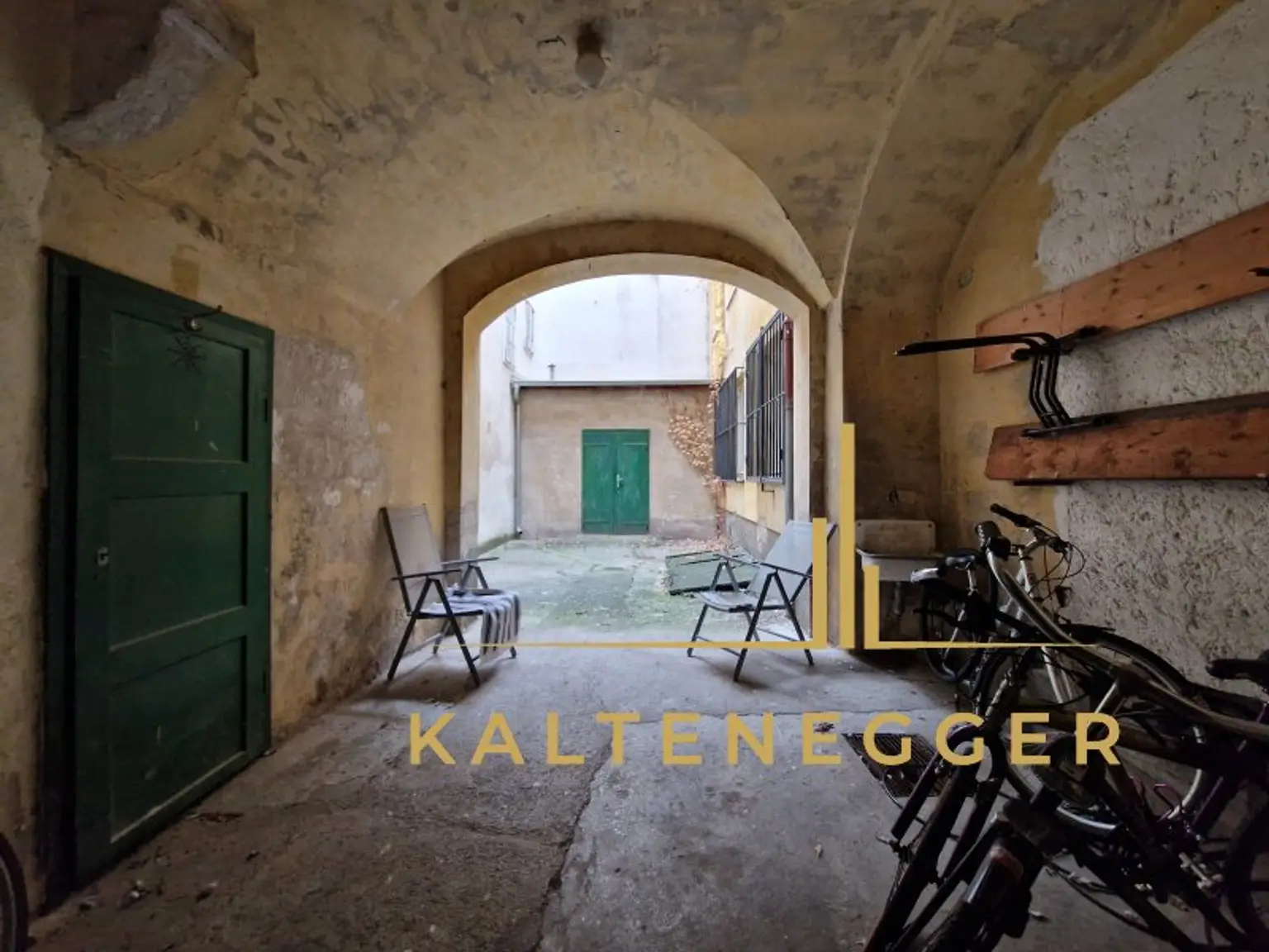 Attraktives Zinshaus mit 6 Einheiten im beliebten Stadtkern Wiener Neustadts