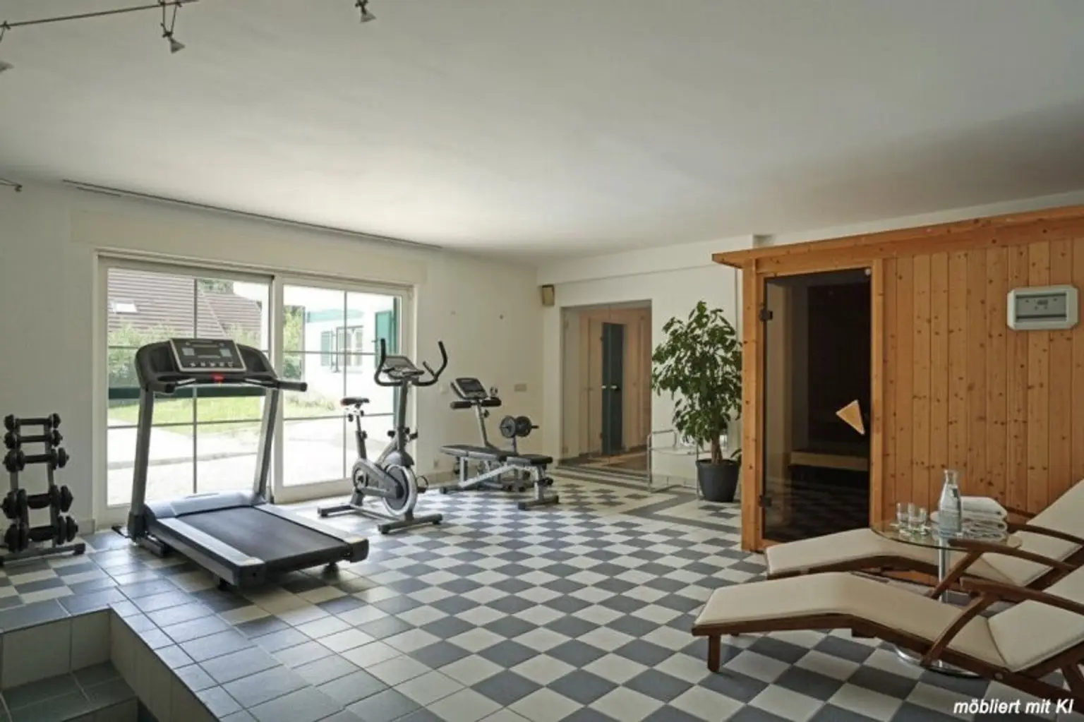 Repräsentative Villa mit Pool und Wellnessbereich in sonniger Waldrandruhelage