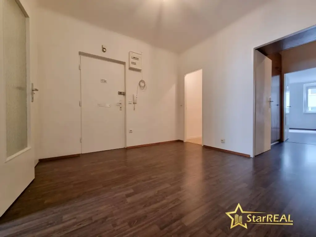 FERNWÄRME-HEIZUNG! ÄUSSERST GEPFLEGTE 3 ZIMMER-WOHNUNG IM 2. LIFTSTOCK. ZENTRALE, RUHIGE LAGE.