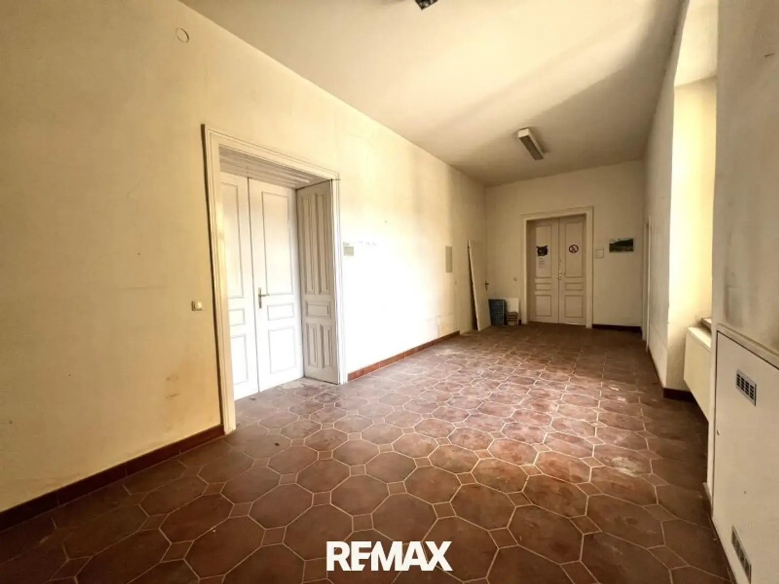 Charakteristisches Zinshaus im Ortszentrum