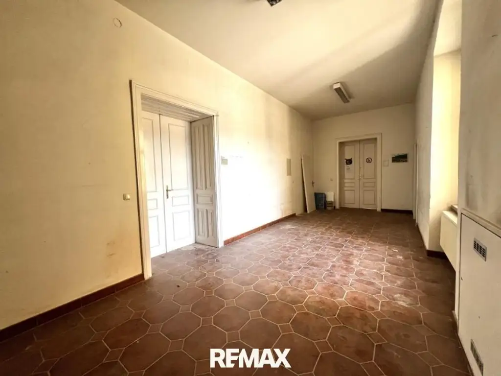 Charakteristisches Zinshaus im Ortszentrum