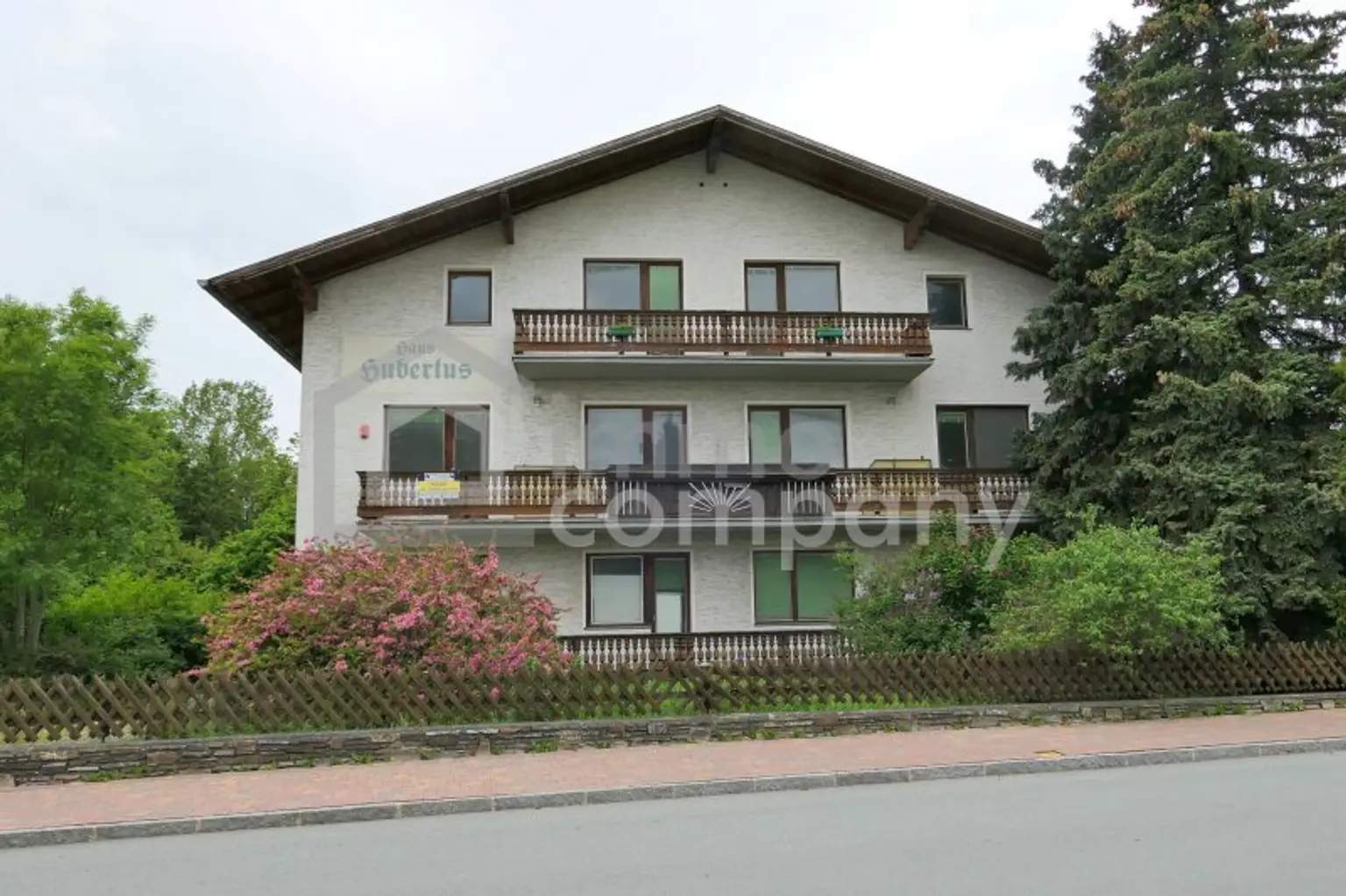 Haus mit Ausbaupotential / Entwicklungskonzept für 10 Wohnungen