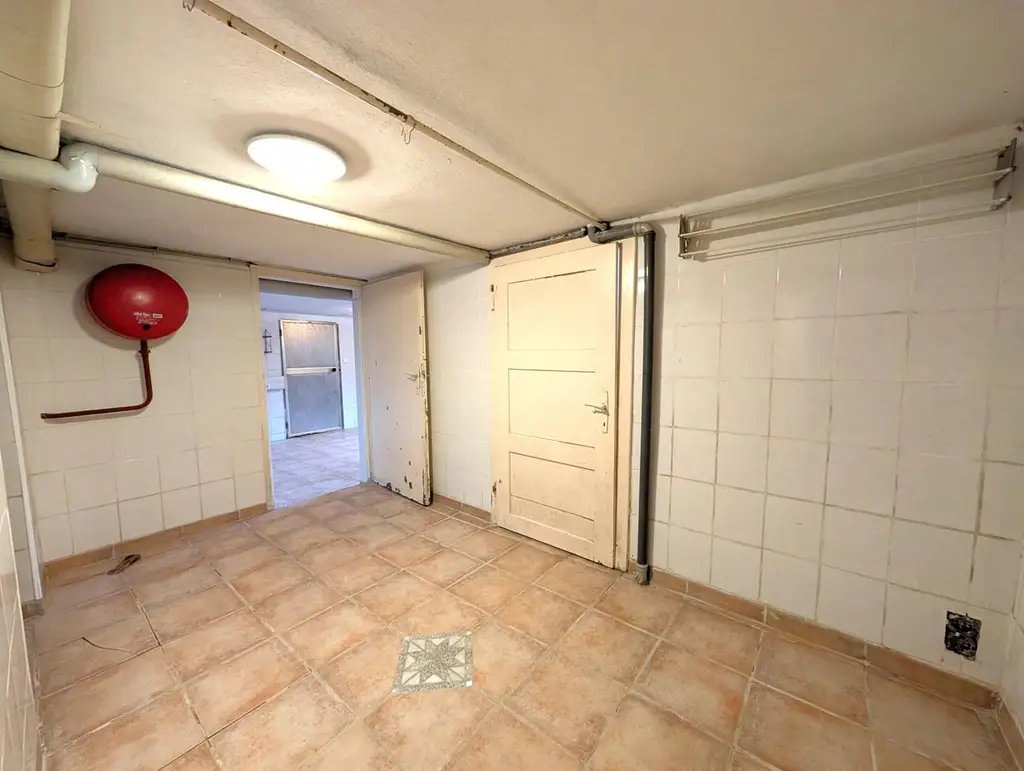 Liebevoll saniertes Einfamilienhaus in Ruhelage m. Doppelgarage - wartet auf Ihren Einzug