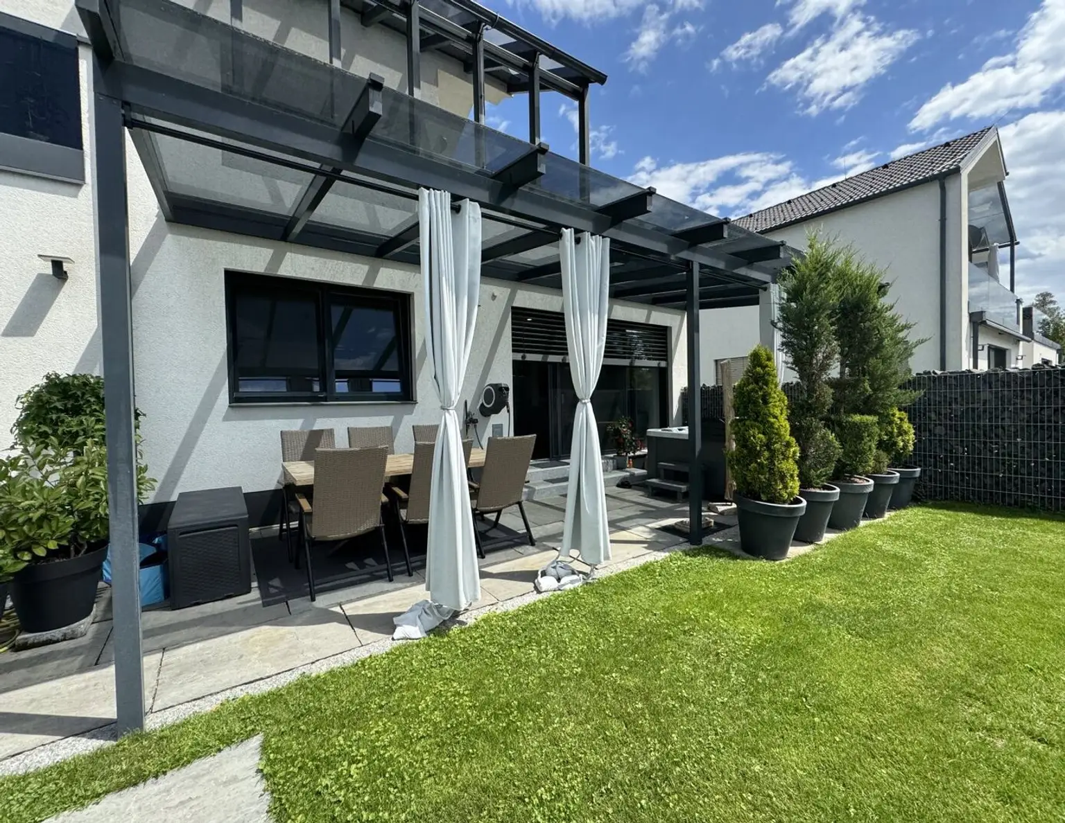 Exklusive 3,5-Zimmer-Gartenwohnung mit direktem Naturteich-Zugang und Süd-West-Loggia in Unterpremstätten bei Graz